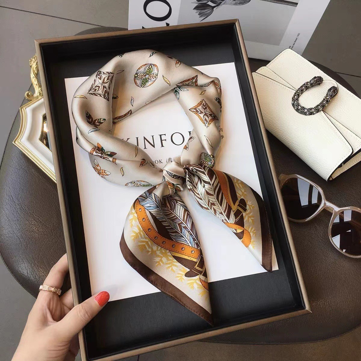 Luxe Mode Print 70*70 Cm Zijde - Luxury Bags Online recensie en prijs
