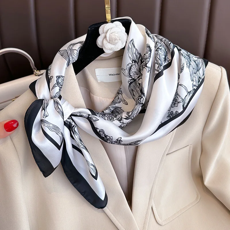 70*70Cm Luxe Bloemenprint Zijd - Luxury Bags Online recensie en prijs
